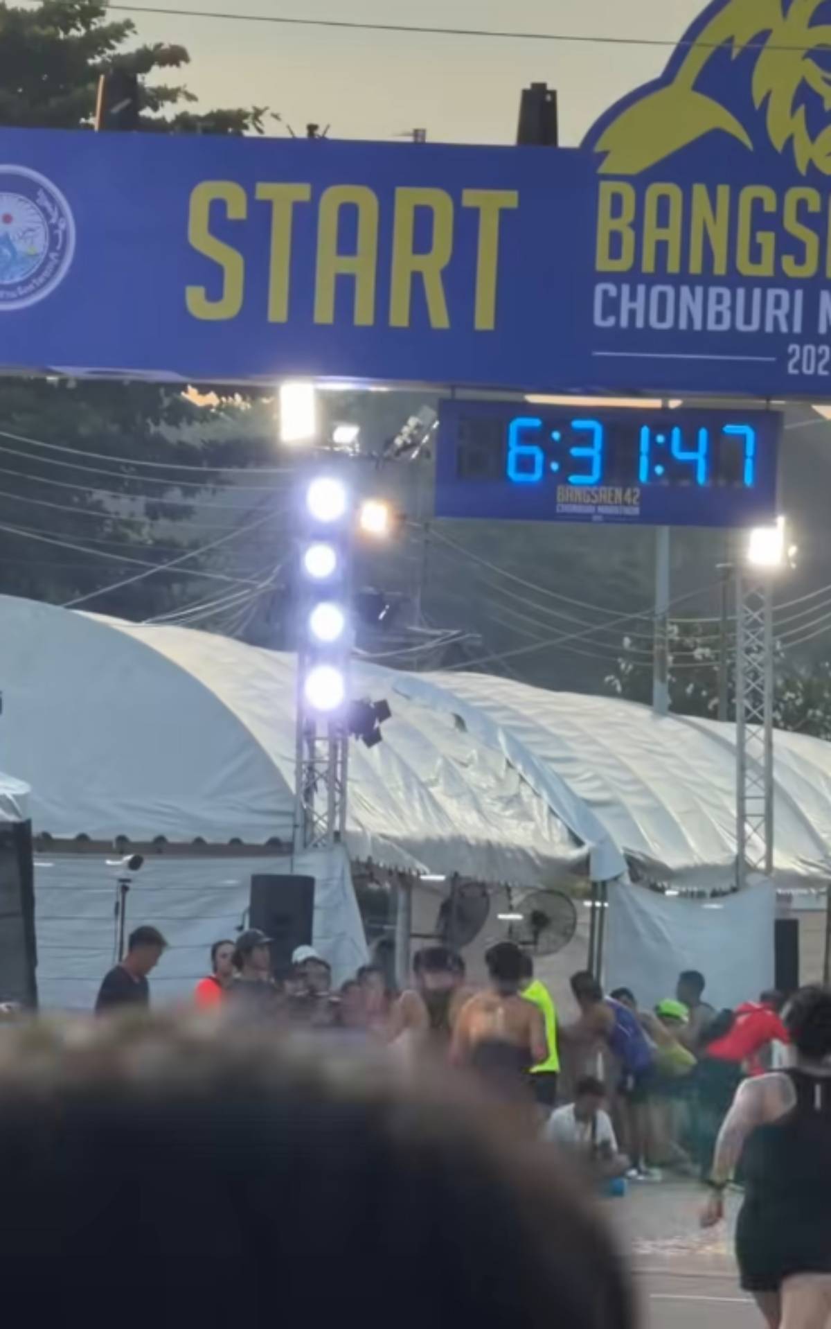 เส้นชัยบางแสนงานวิ่ง 42 ชลบุรี