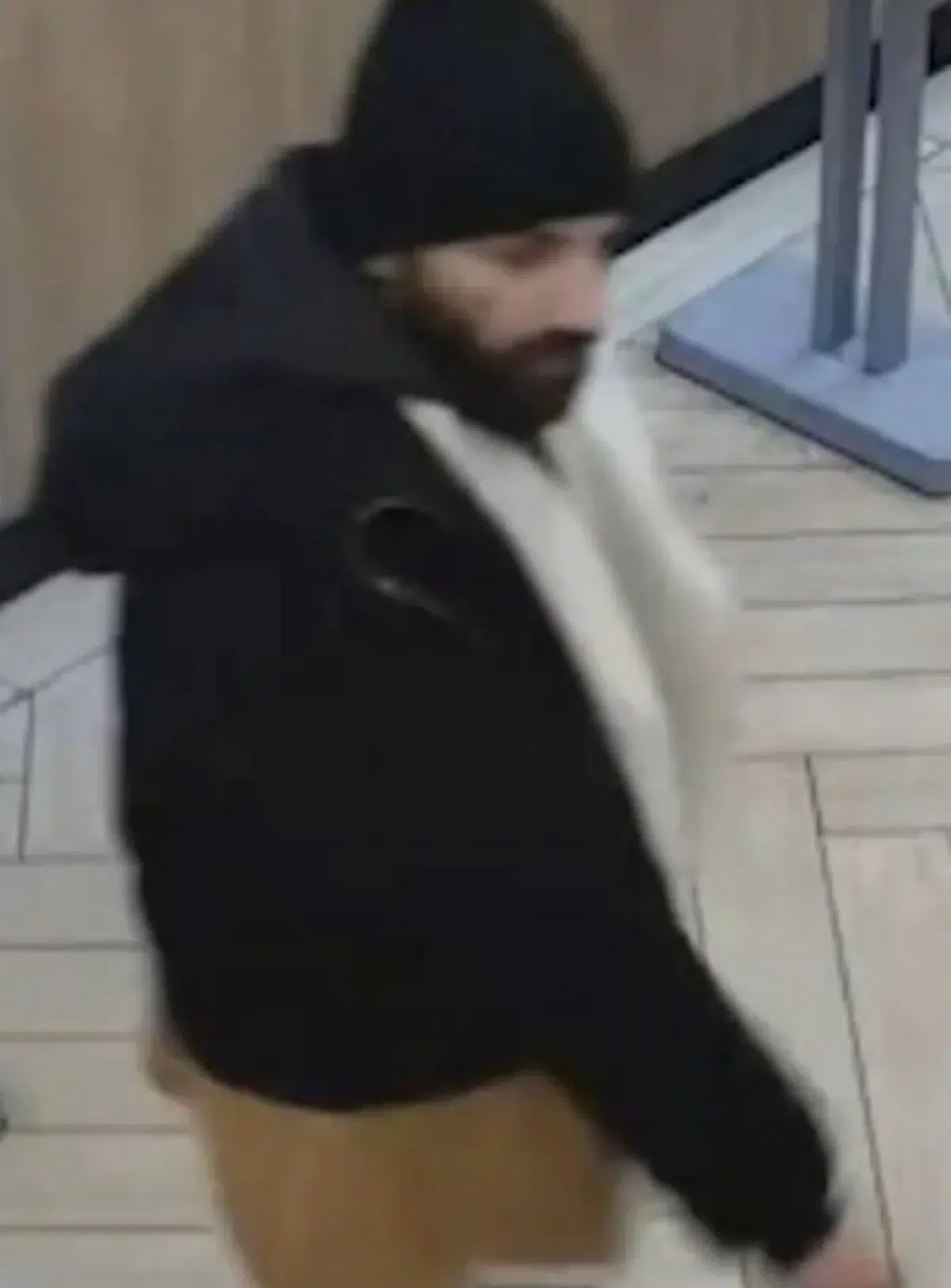 ใบหน้าของคนร้าย โจรเต้นขโมยมือถือ