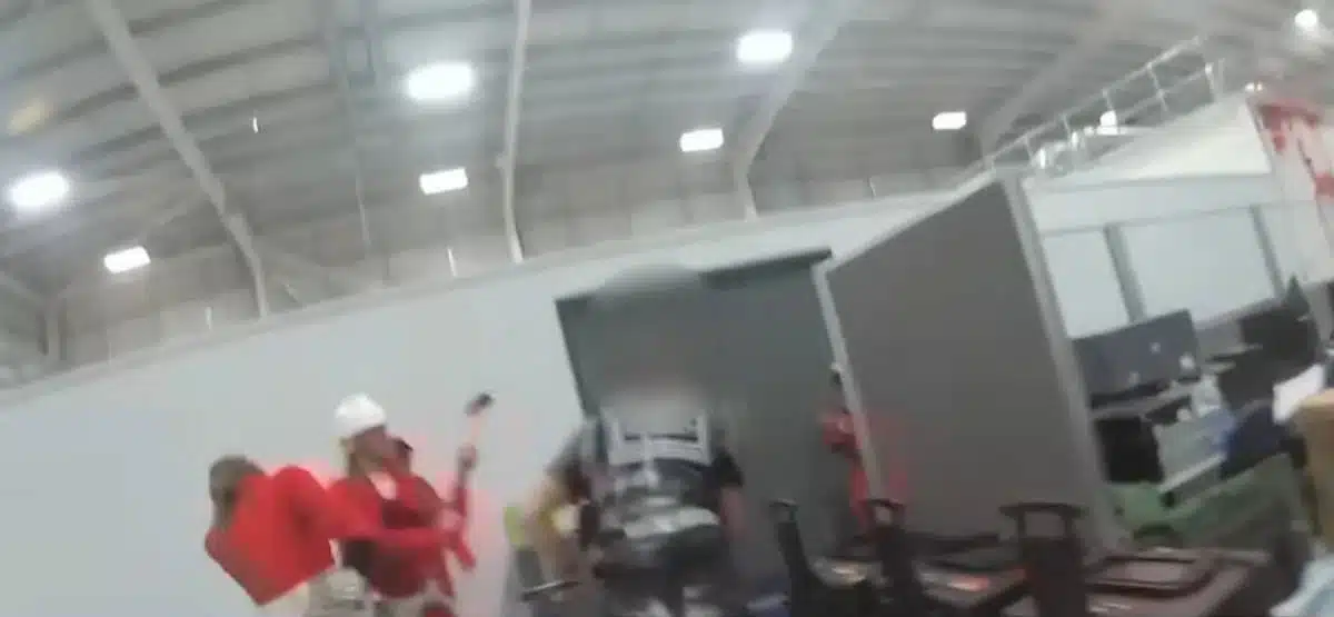 โปรปาเลสไตน์ ค้อนทุบตำรวจหญิง อาการสาหัส