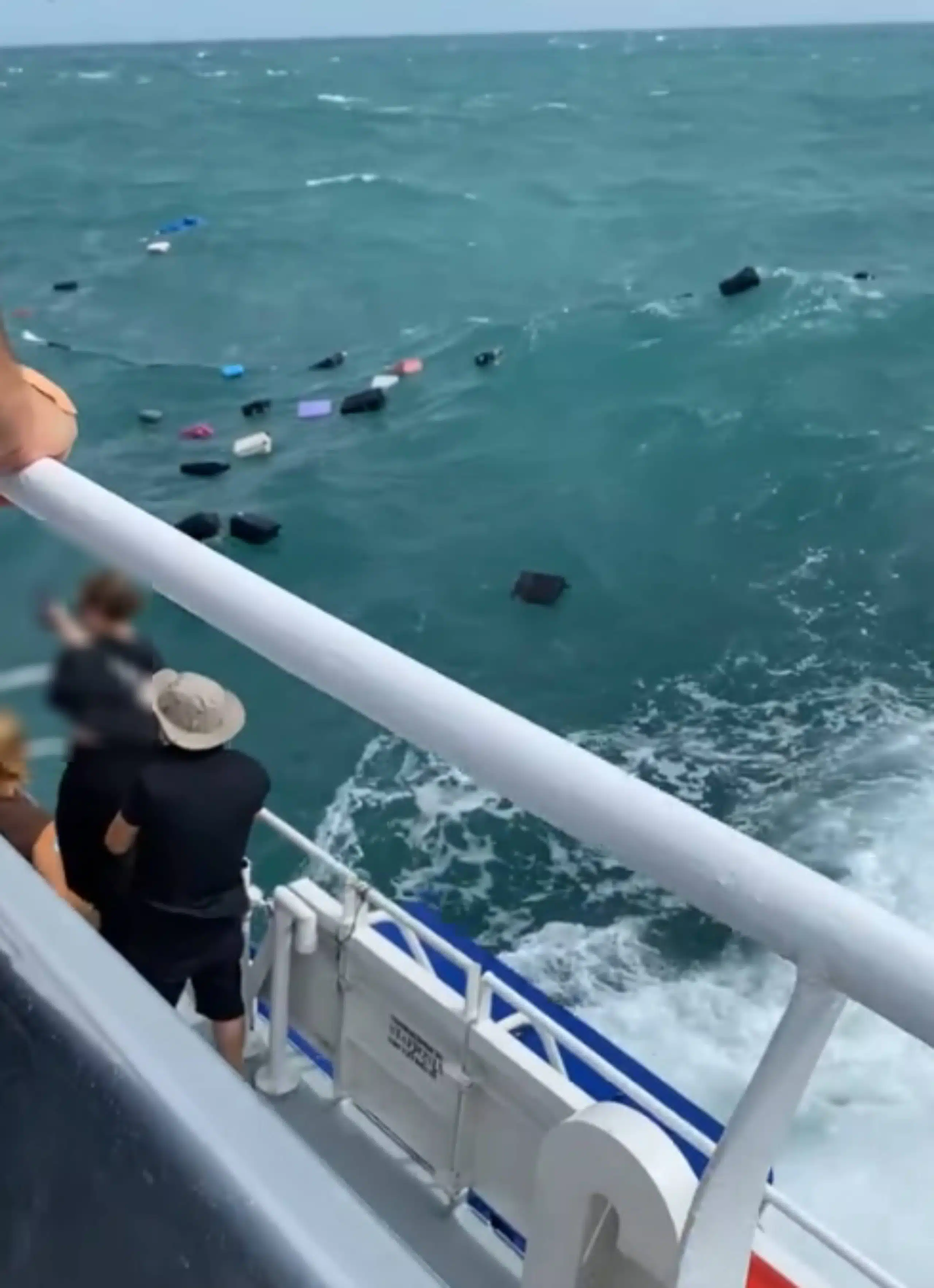 กระเป๋านักท่องเที่ยวเกาะเต่า