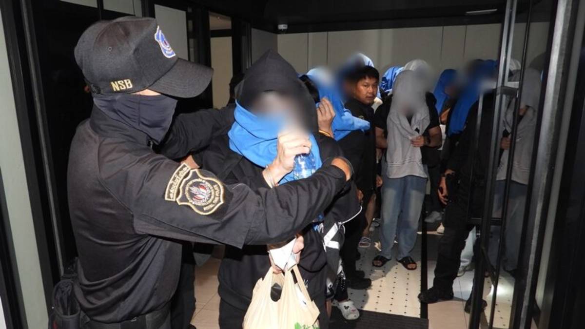 กลุ่มชายรักชายเช่าโรงแรม