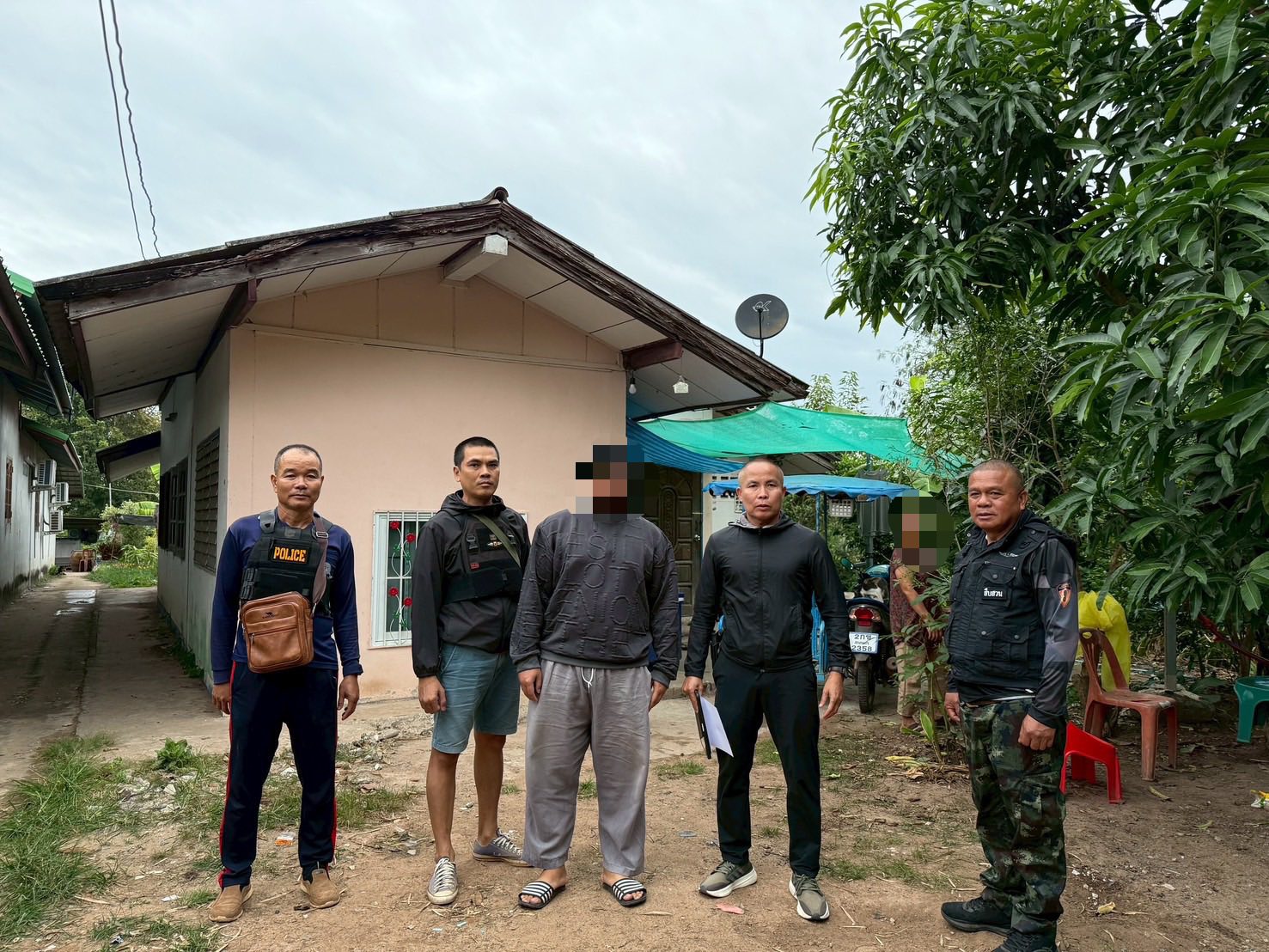 กลุ่มเพื่อนลูกอดีตรอง ผกก