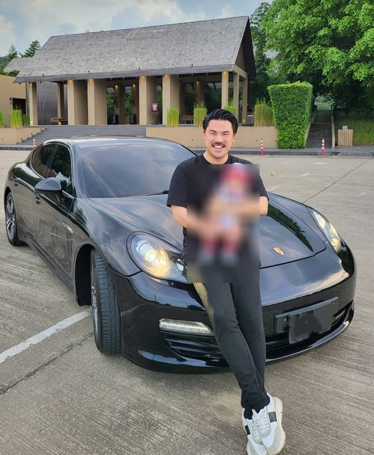 กันจอม ลัมโบร์ สีดำ