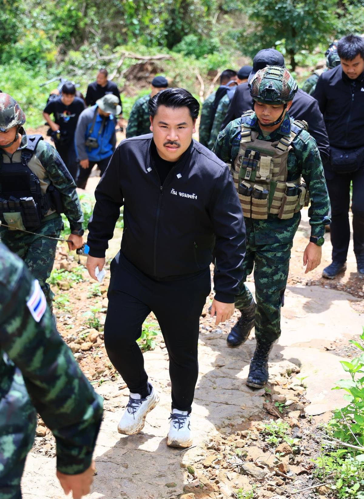 กันจอมพลังช่วยชายแดน