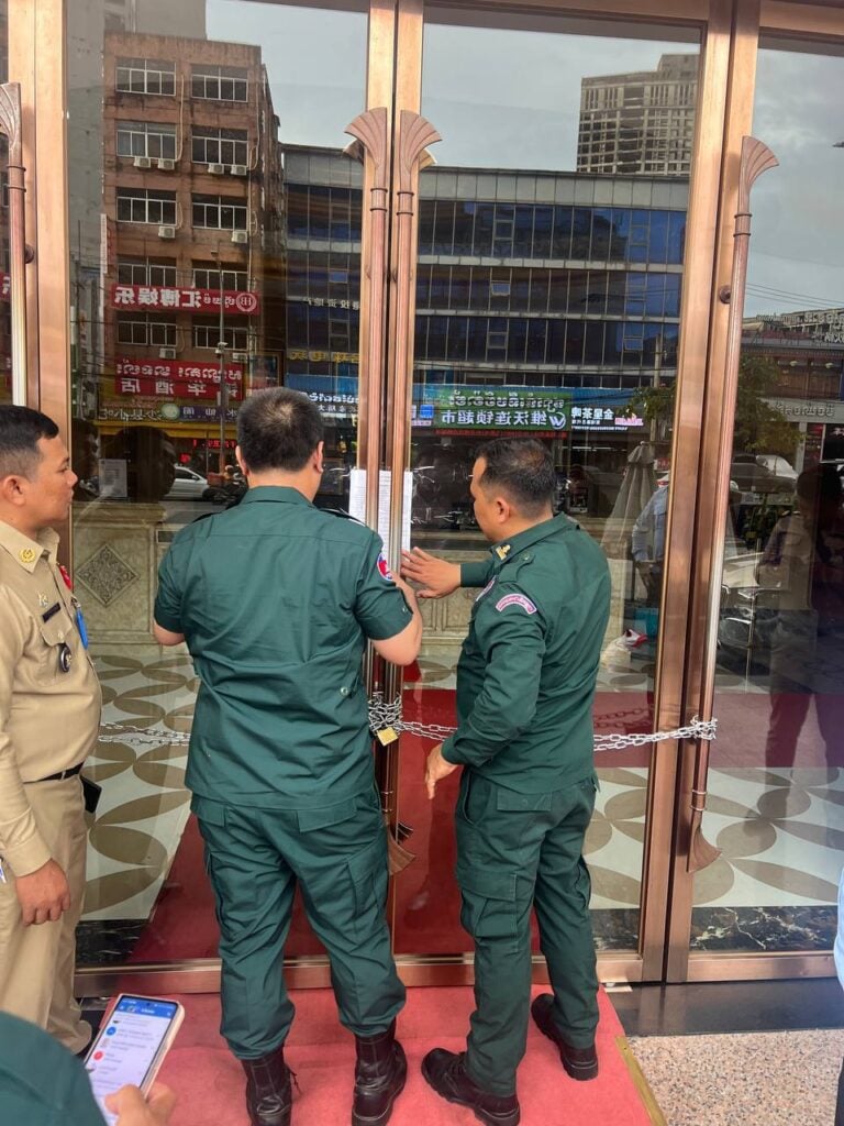 เจ้าหน้าที่กัมพูชากำลังเข้าตรวจสอบคาสิโนในเครือจินเป่ย