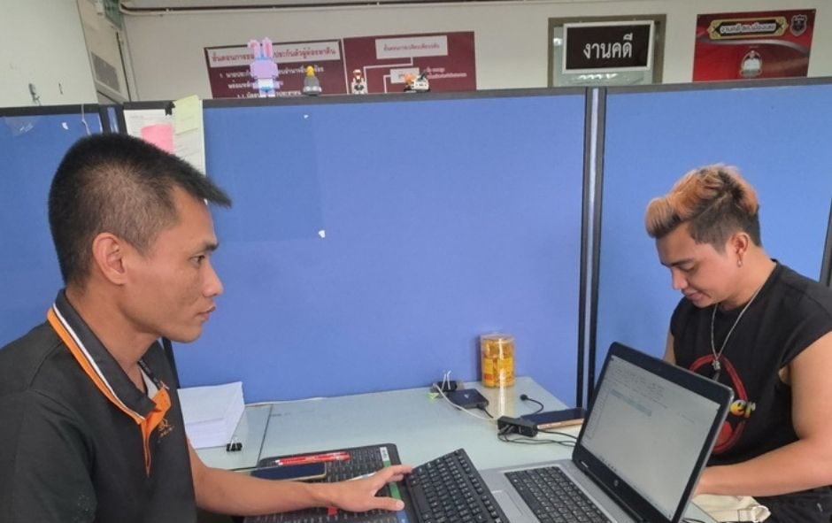 ครูไพบูลย์ แสงเดือน เข้าแจ้งความที่ สภ.เมืองเลย