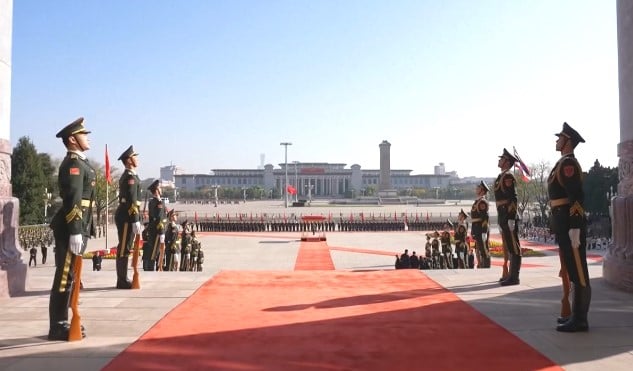 สี จิ้นผิง ชื่นชมในหลวงที่เลือกจีนเป็นประเทศแรกในการเสด็จฯ เยือน