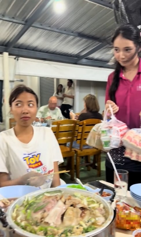 คลิปไวรัล นักเรียนหญิงขายนมเปรี้ยว ชาวเน็ตหลุดโฟกัสหน้าตา แห่เหมาทั้งโซเชียล-3