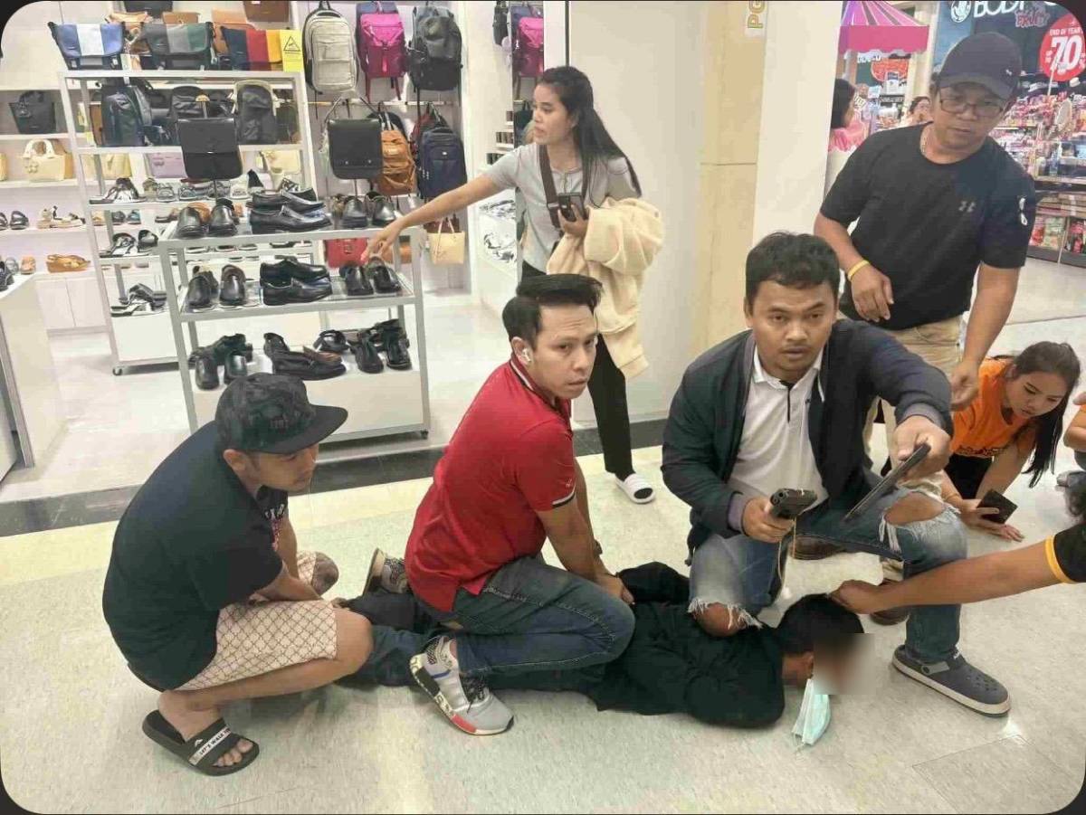 นาทีตะครุบตัวคนร้ายชิงทอง ห้างโลตัสกระทุ่มแบน