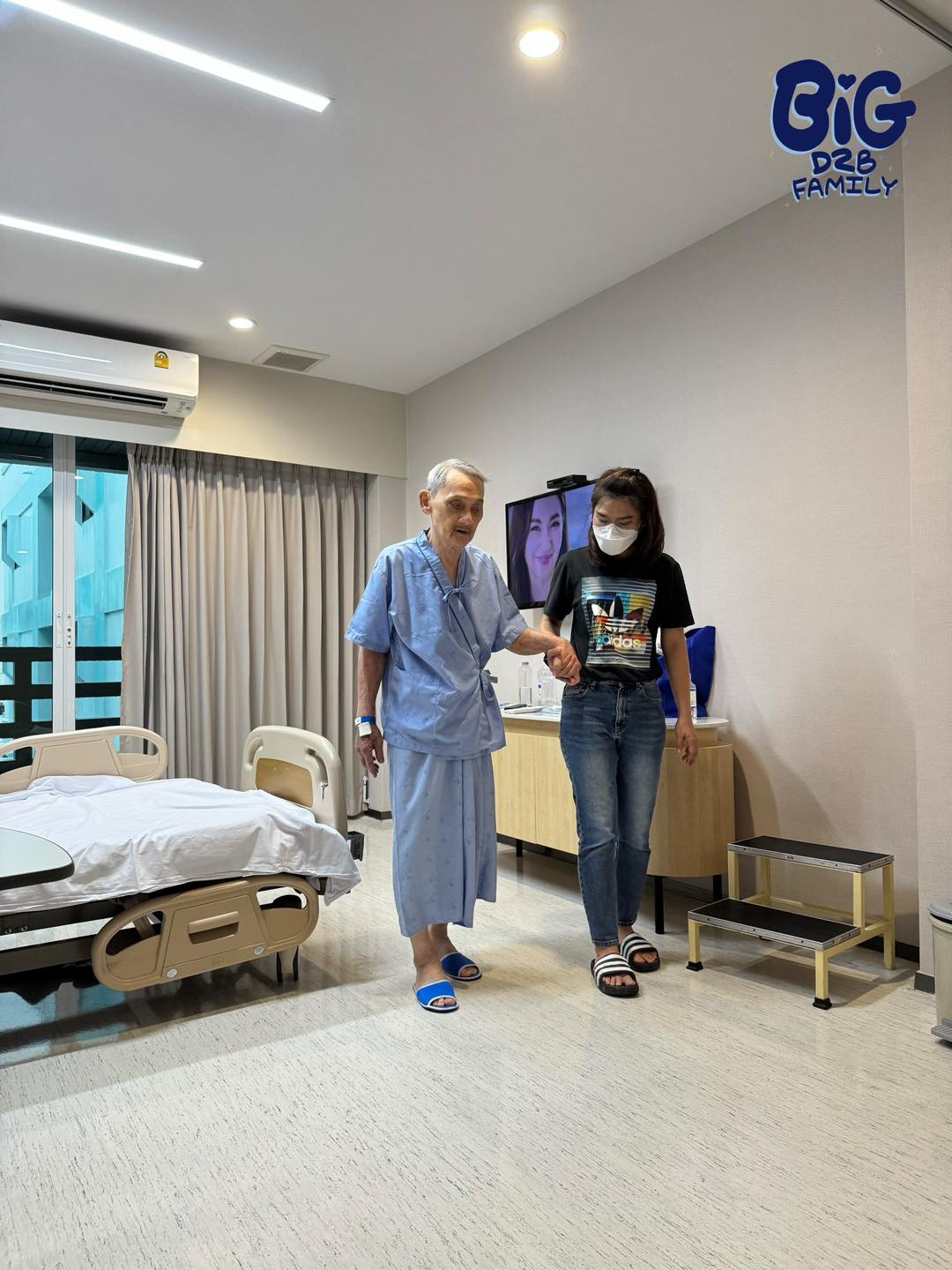 ชื่นชม แฟนคลับดูแล คุณพ่ออุดม แทน บิ๊ก D2B แม้นักร้องดังในดวงใจจะจากไปแล้วเกือบ 20 ปี-2