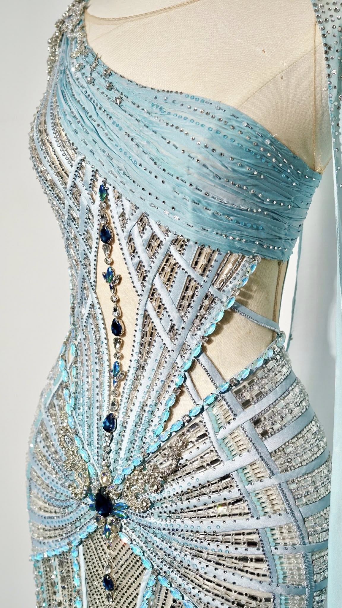 ชุดราตรีวีนา-2