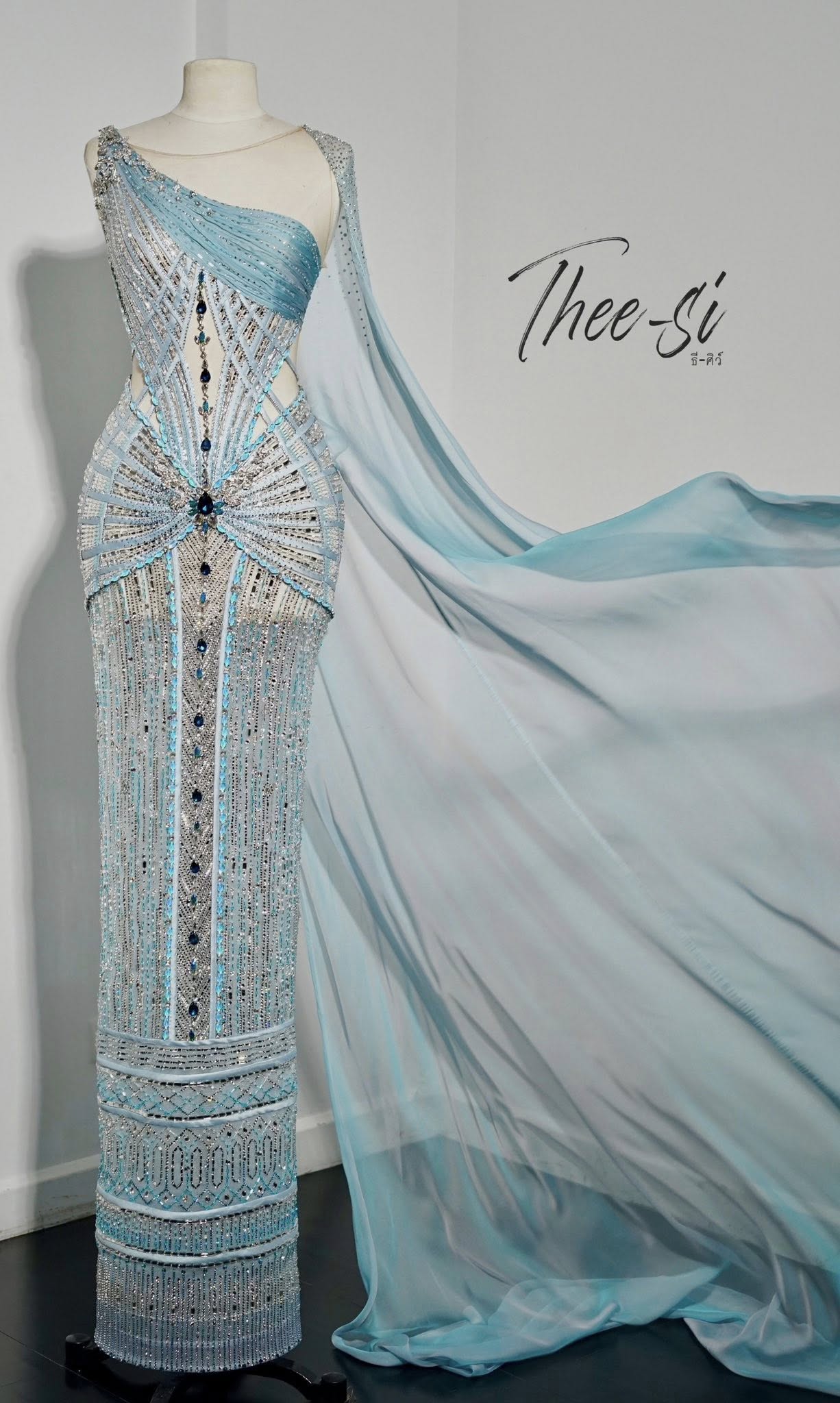 ชุดราตรีวีนา