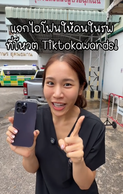 ดราม่า หมอมุกกินเค้ก แจกของแลกโหวต จนได้รางวัล คนแห่ถามรีวิวร้านเชิงลบ เหมาะสมหรือไม่-3