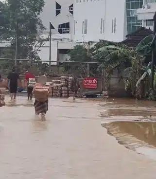 ต๊อด ปิติ ไม่ปล่อยไว้! โผล่คลิปชาวบ้านบุกปล้นคลังเบียร์บุญรอดฯ หาดใหญ่ ช่วงน้ำลด-1