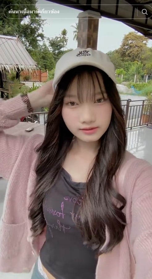 น้องผักบุ้ง แฟน น้องเต แสดงความรักในสนามฟุตบอล