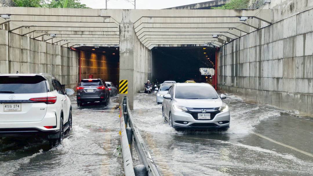 เขตบางซื่อ แจ้งเตือนประชาชน เพื่อความปลอดภัย หลีกเลี่ยงใช้เส้นทางอุโมงค์ ถนนเลียบทางรถไฟ ชั่วคราว