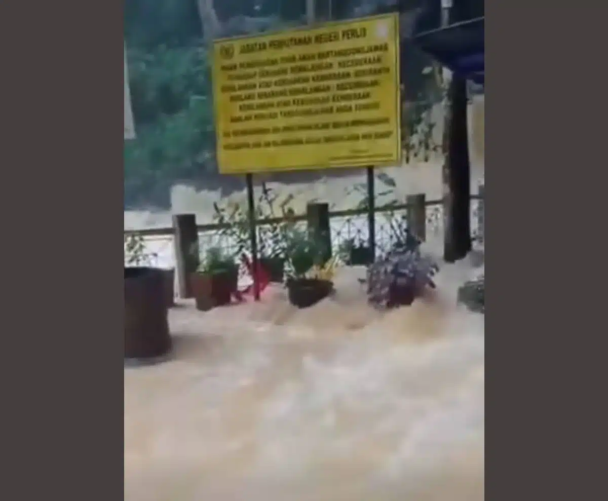 Wang Tangga Gua Kelam Kaki Bukit Perlis