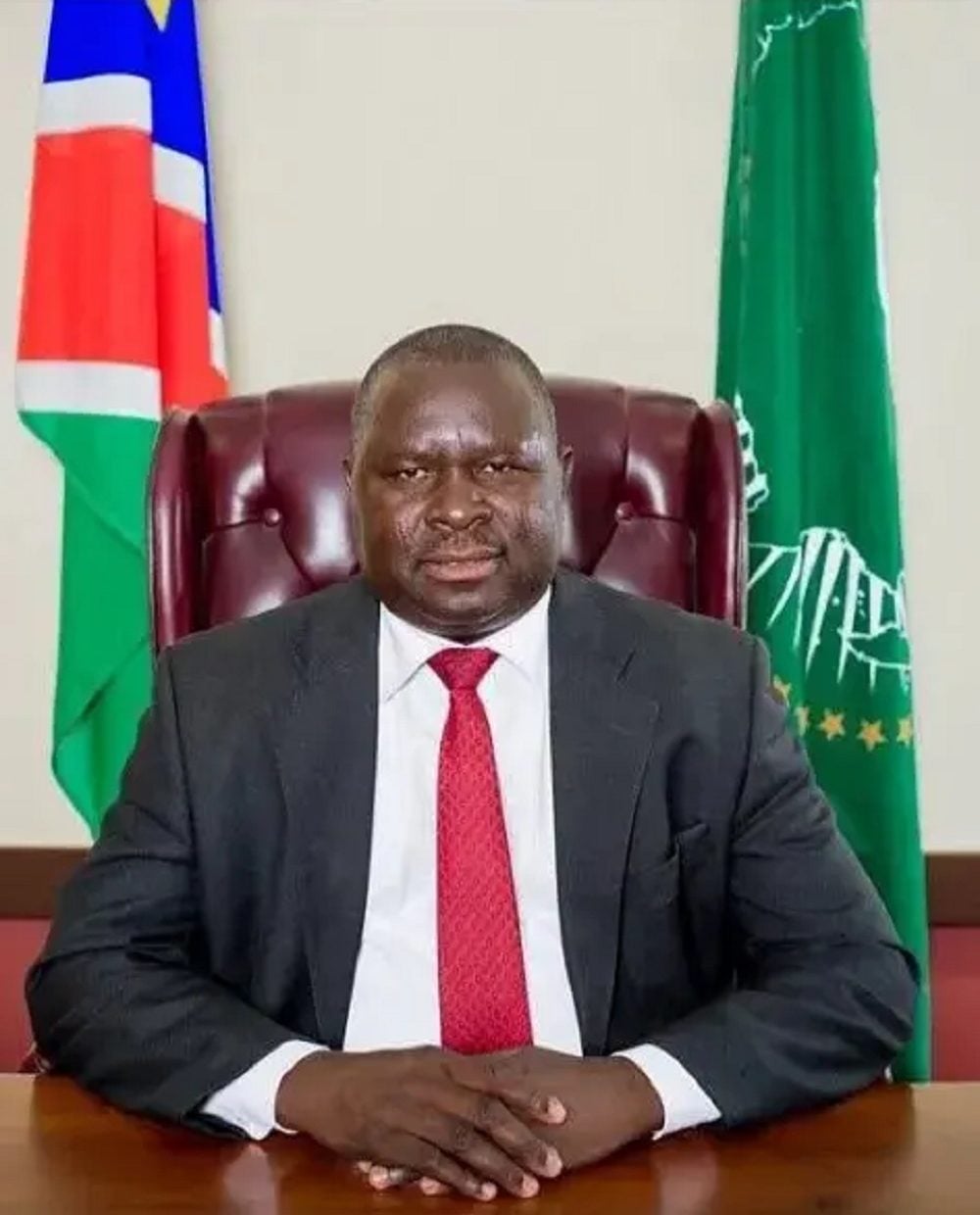 นายอดอล์ฟ ฮิตเลอร์ อูโนนา นักการเมืองชาวนามิเบีย