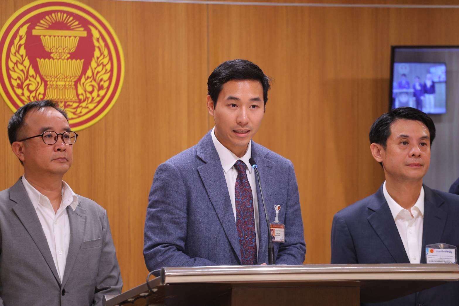 นายปารเมศ วิทยารักษ์สรรค์ สส.กทม. พรรคประชาชน