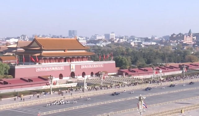 คลิปแสดงการต้อนรับในหลวงจากประธานาธิบดีจีน สี จิ้นผิง