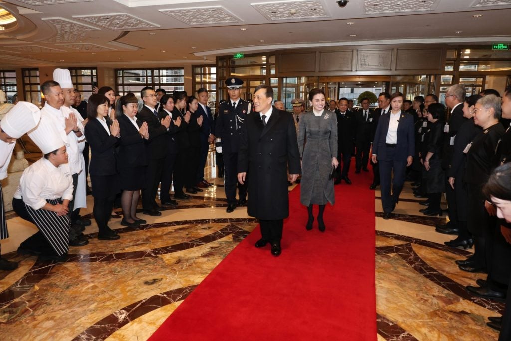 พระบาทสมเด็จพระเจ้าอยู่หัว และพระราชินี เสด็จฯ เยือนจีน - 2