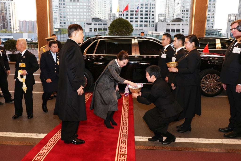 พระบาทสมเด็จพระเจ้าอยู่หัว และพระราชินี เสด็จฯ เยือนจีน-3