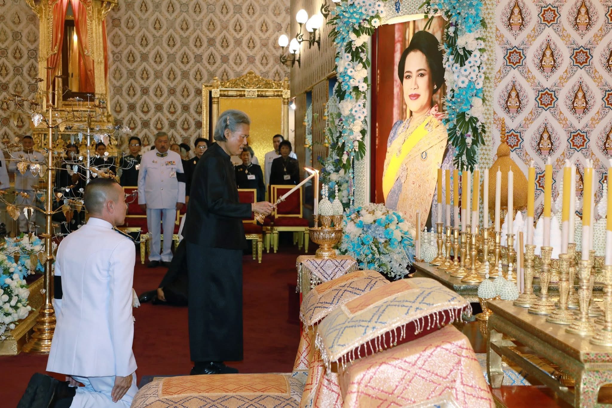 พระเทพถวายอาลัยพระพันปีหลวง