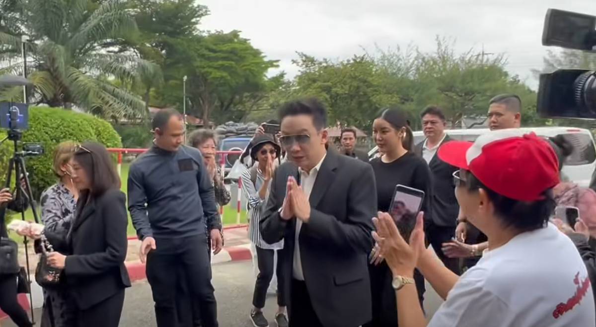 พานทองแท้เยี่ยมทักษิณ