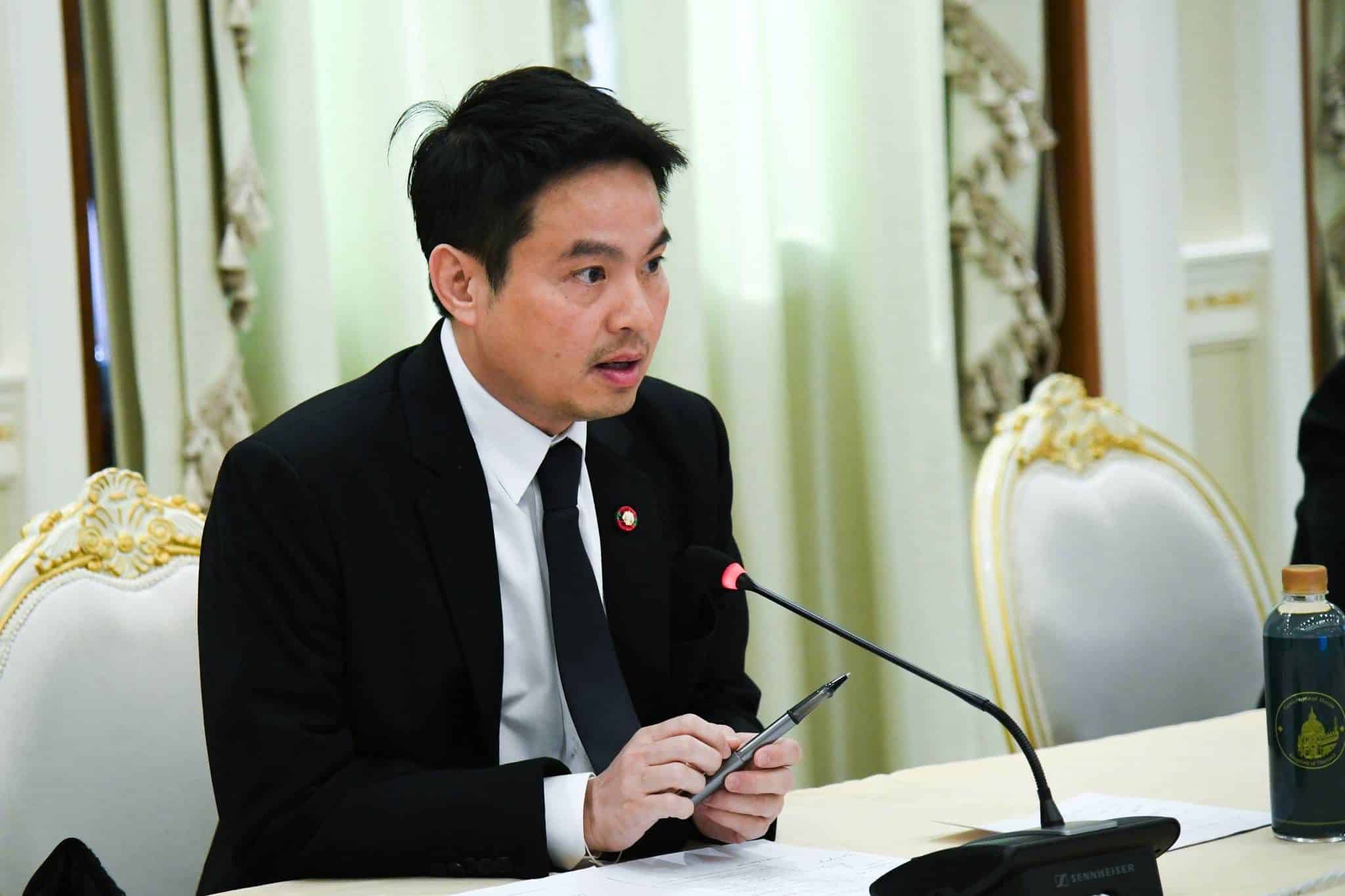 ภราดร ปริศนานันทกุล