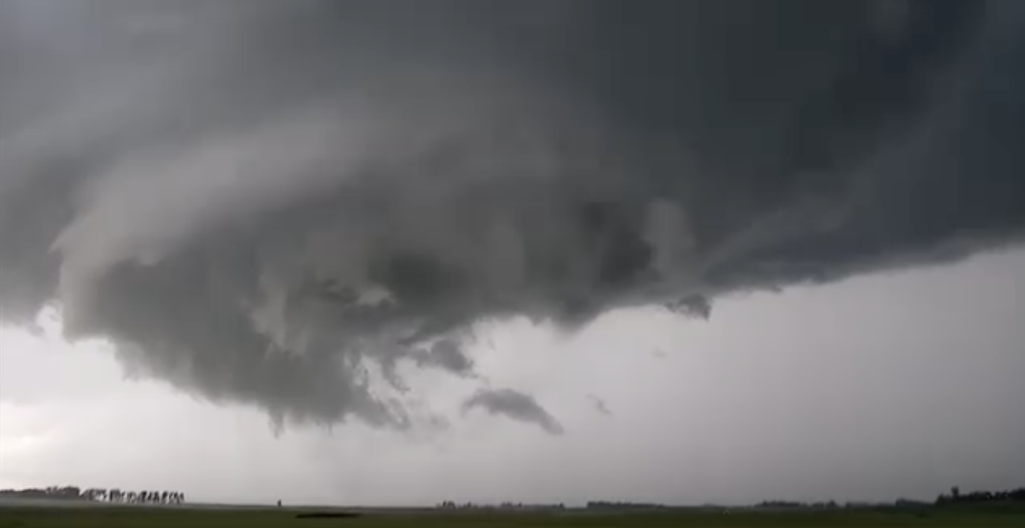 ภาพพายุทอร์นาโด EF3 เคลื่อนตัวเข้าสู่รัฐมินนิโซตา