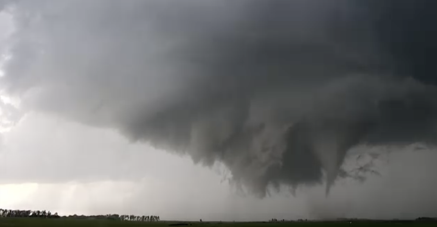 บ้านฟาร์มถูกทำลายโดยพายุทอร์นาโด EF3 ในเซาท์ดาโคตา