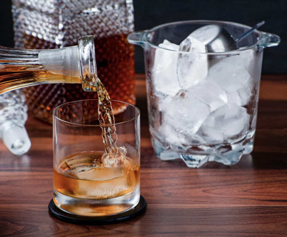 ห้ามกินเหล้าหลังเที่ยงคืน ถูกปรับ 10,000 บาท