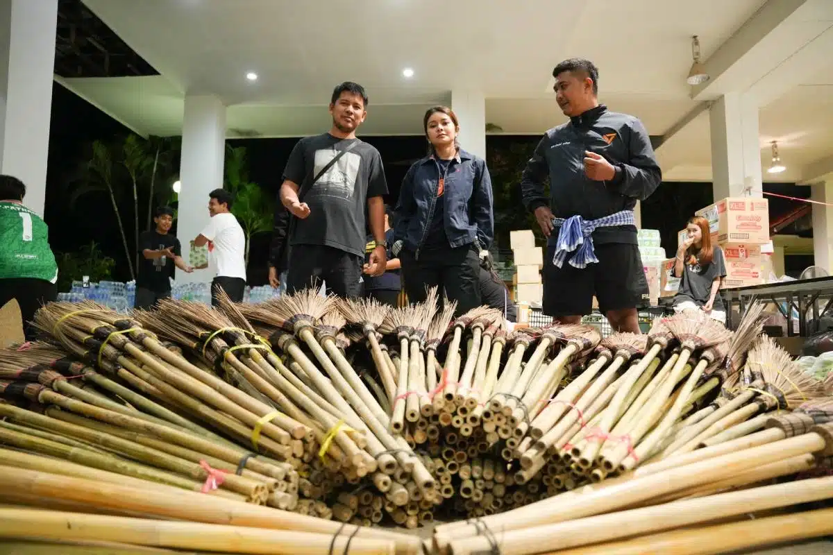 ลิซ่า พรรคประชาชนขอจบดรา่มาไม้กวาดทางมะพร้าวกับ ภราดร ปริศนานันทกุล