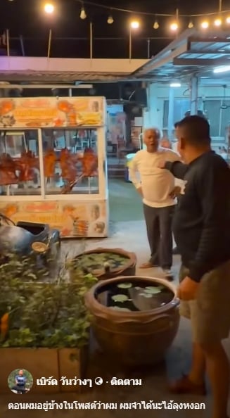 ลุงโทนี่ คว้ารองเท้าตบหน้า เบิร์ดวันว่าง ๆ พังตู้หมูหัน ชาวเน็ตขอดูใบแจ้งความ ชี้จัดฉาก-1