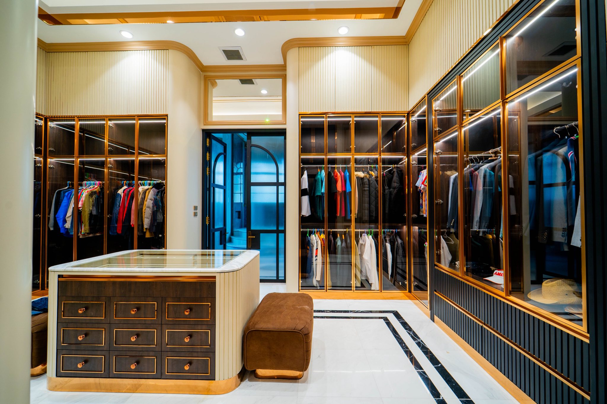 ส่องภาพคฤหาสน์หรู เจ้าของประกาศขาย 250 ล้าน สิ่งอำนวยความสะดวกครบ พร้อมเข้าอยู่ได้เลย-11