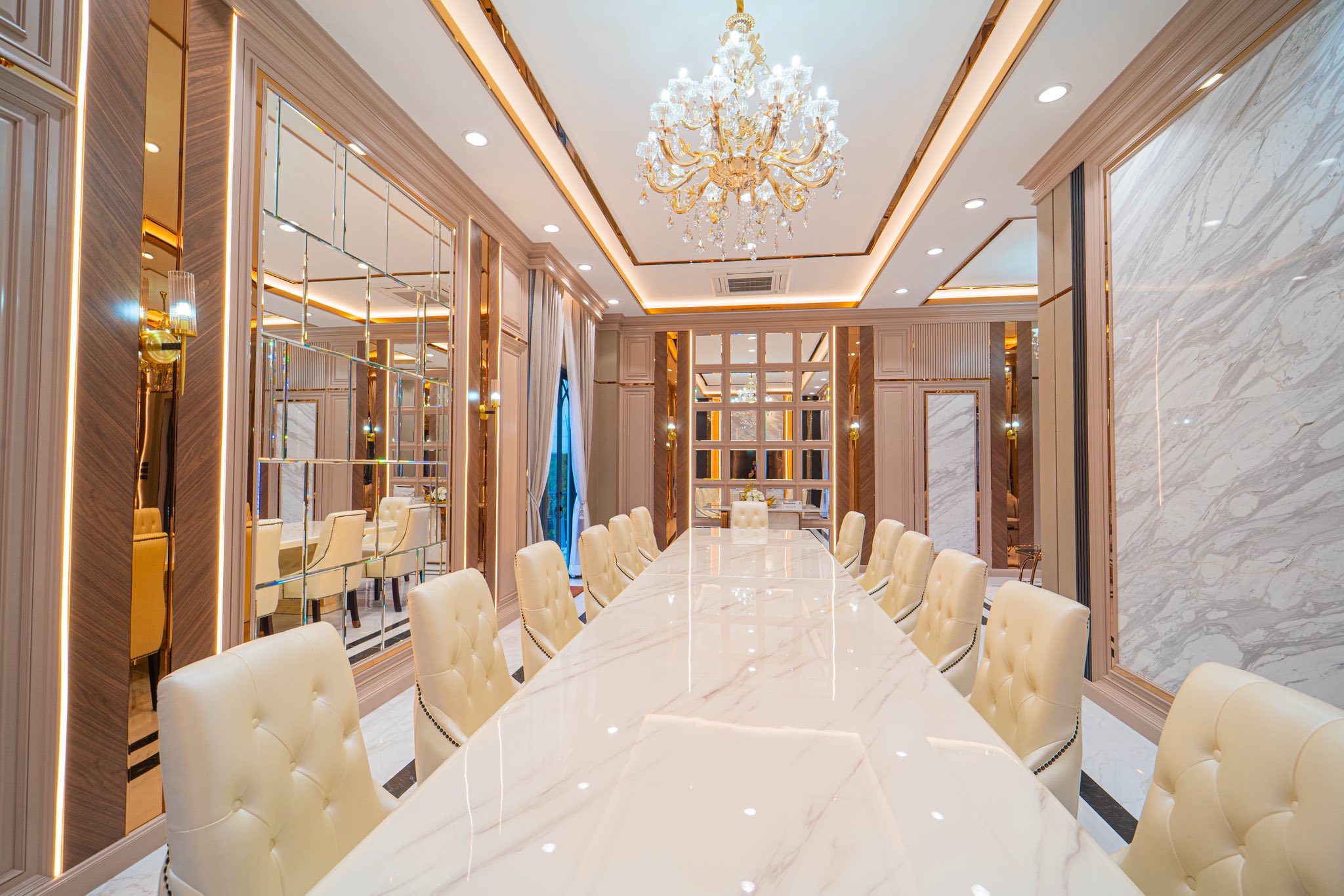 ส่องภาพคฤหาสน์หรู เจ้าของประกาศขาย 250 ล้าน สิ่งอำนวยความสะดวกครบ พร้อมเข้าอยู่ได้เลย-15