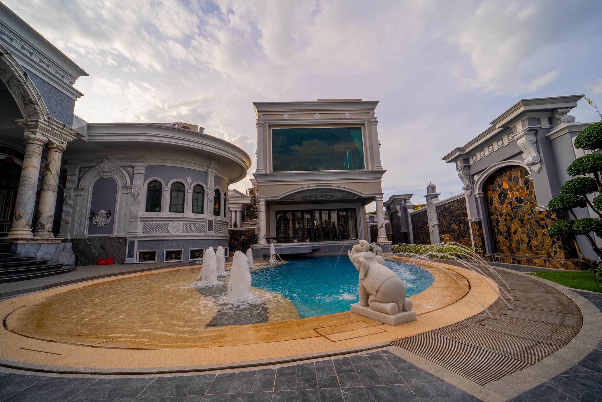 ส่องภาพคฤหาสน์หรู เจ้าของประกาศขาย 250 ล้าน สิ่งอำนวยความสะดวกครบ พร้อมเข้าอยู่ได้เลย-16