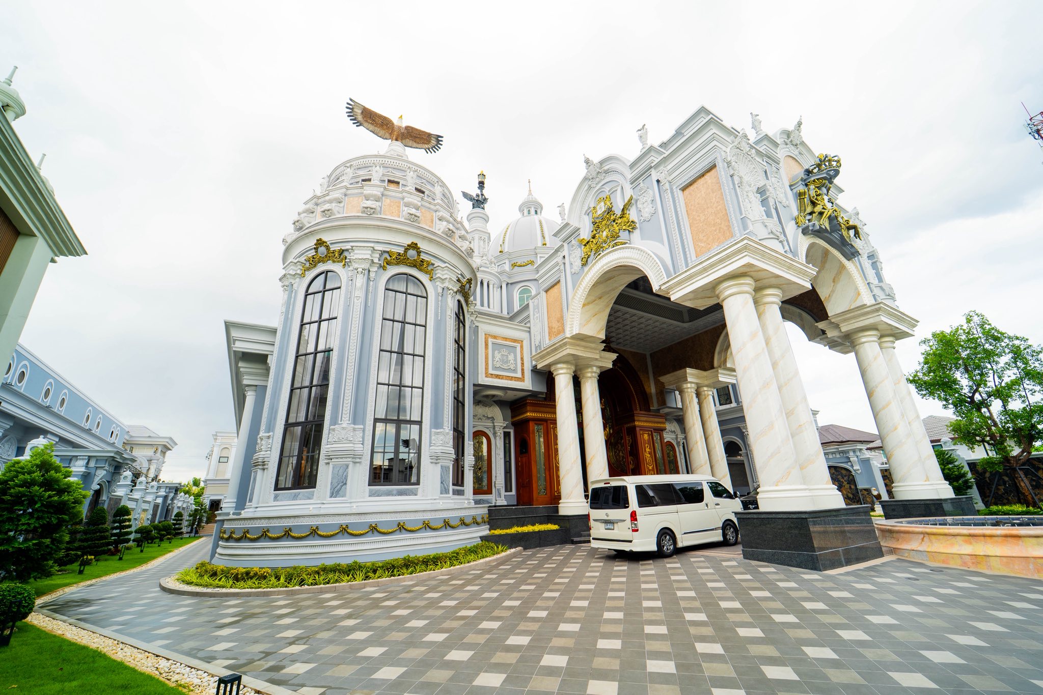 ส่องภาพคฤหาสน์หรู เจ้าของประกาศขาย 250 ล้าน สิ่งอำนวยความสะดวกครบ พร้อมเข้าอยู่ได้เลย-6