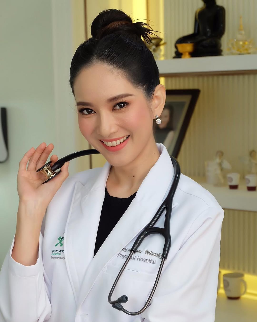 พญ.กอบกุลยา จึงประเสริฐศรี หรือ "หมอเพื่อน"