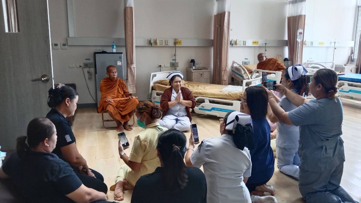 หลวงตาบุญชื่น เข้าเติมเลือด รพ. หล่มสัก