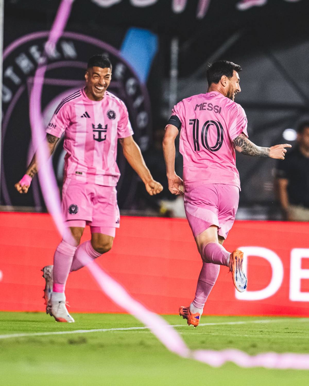 หลุยส์ ซัวเรซ อยู่ประเทศอะไร