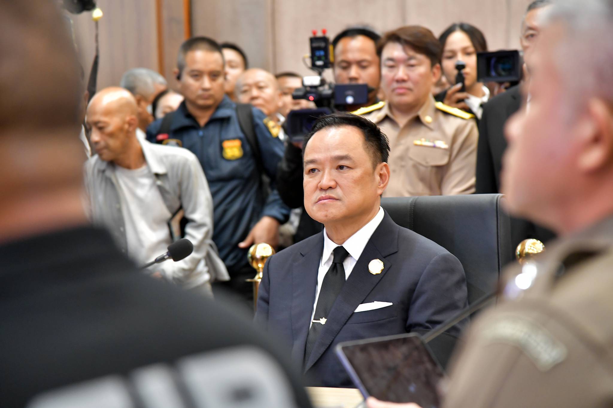 นายอนุทิน ชาญวีรกูล นายกรัฐมนตรี