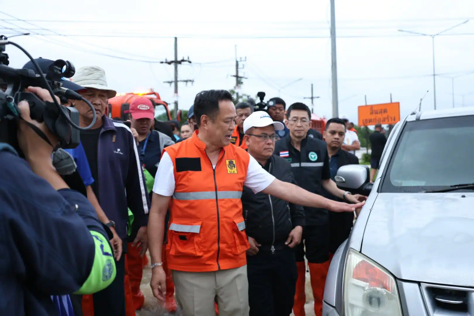 22 พ.ย. อนุทิน นายกรัฐมนตรี พร้อมด้วย อรรษิษฐ์ สัมพันธรัตน์ ปลัดกระทรวงมหาดไทย ธีรพัฒน์ คัชมาตย์ อธิบดีปภ ลงพื้นที่ติดตามสถานการณ์น้ำ