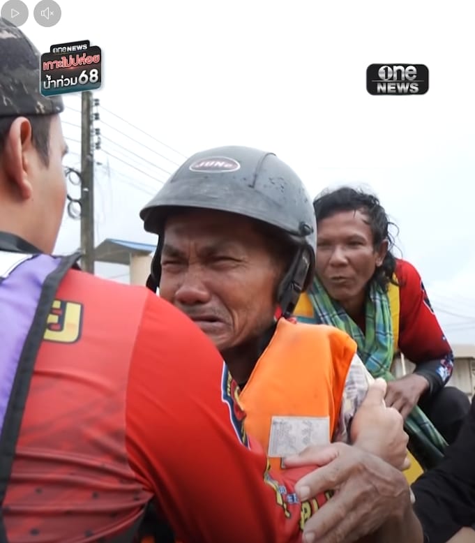อัปเดตล่าสุด เคสลุงร่ำไห้ ตัดใจทิ้งหมาเพราะน้ำท่วมสูง ลูกสาวเผยพวกเขาได้เจอกันแล้ว-2