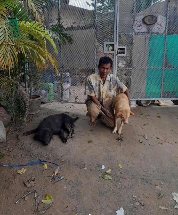 อัปเดตล่าสุด เคสลุงร่ำไห้ ตัดใจทิ้งหมาเพราะน้ำท่วมสูง ลูกสาวเผยพวกเขาได้เจอกันแล้ว-3