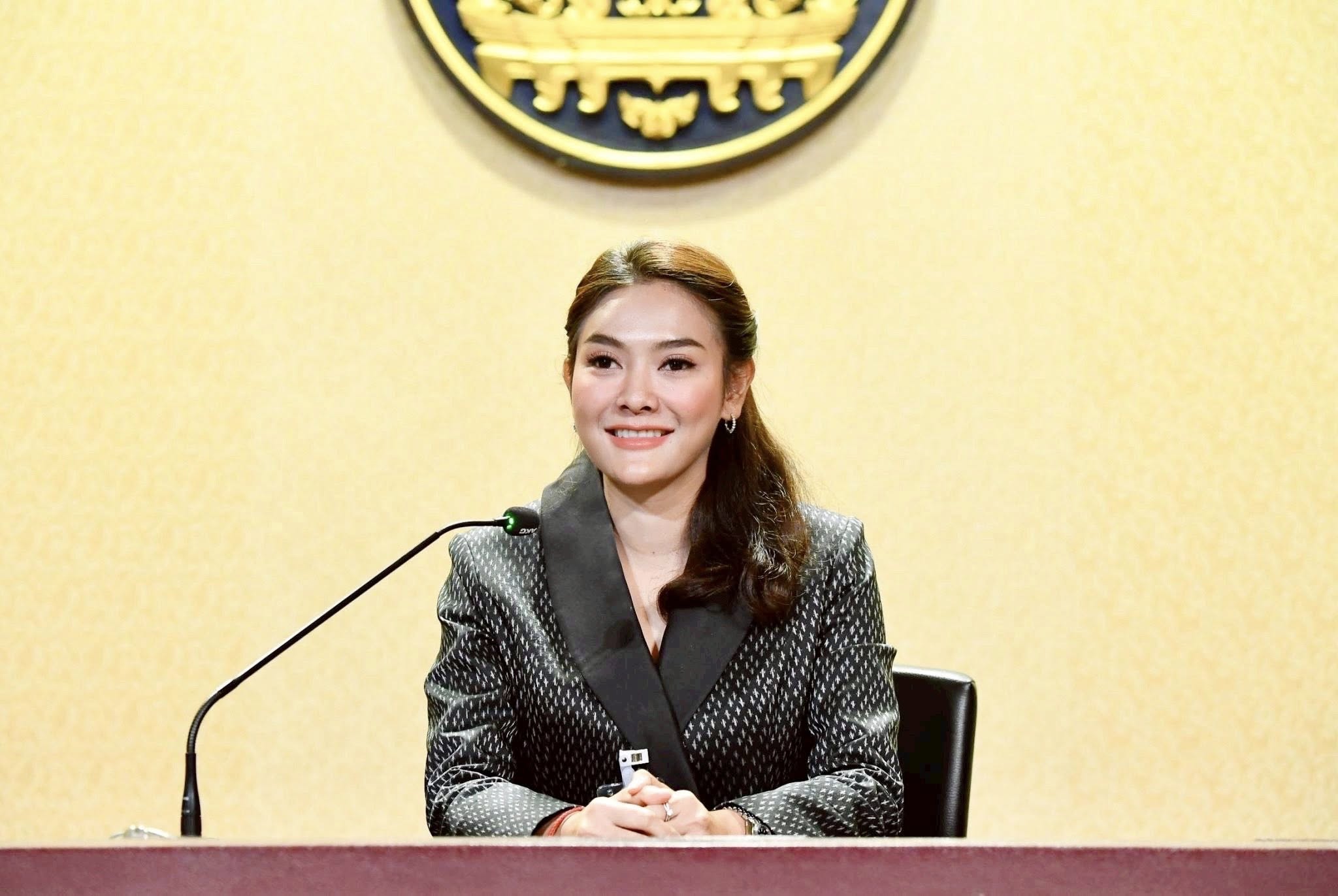 น.ส.อัยรินทร์ พันธุ์ฤทธิ์ รองโฆษกรัฐบาล แถลงข่าวสถานการณ์โรคระบาด