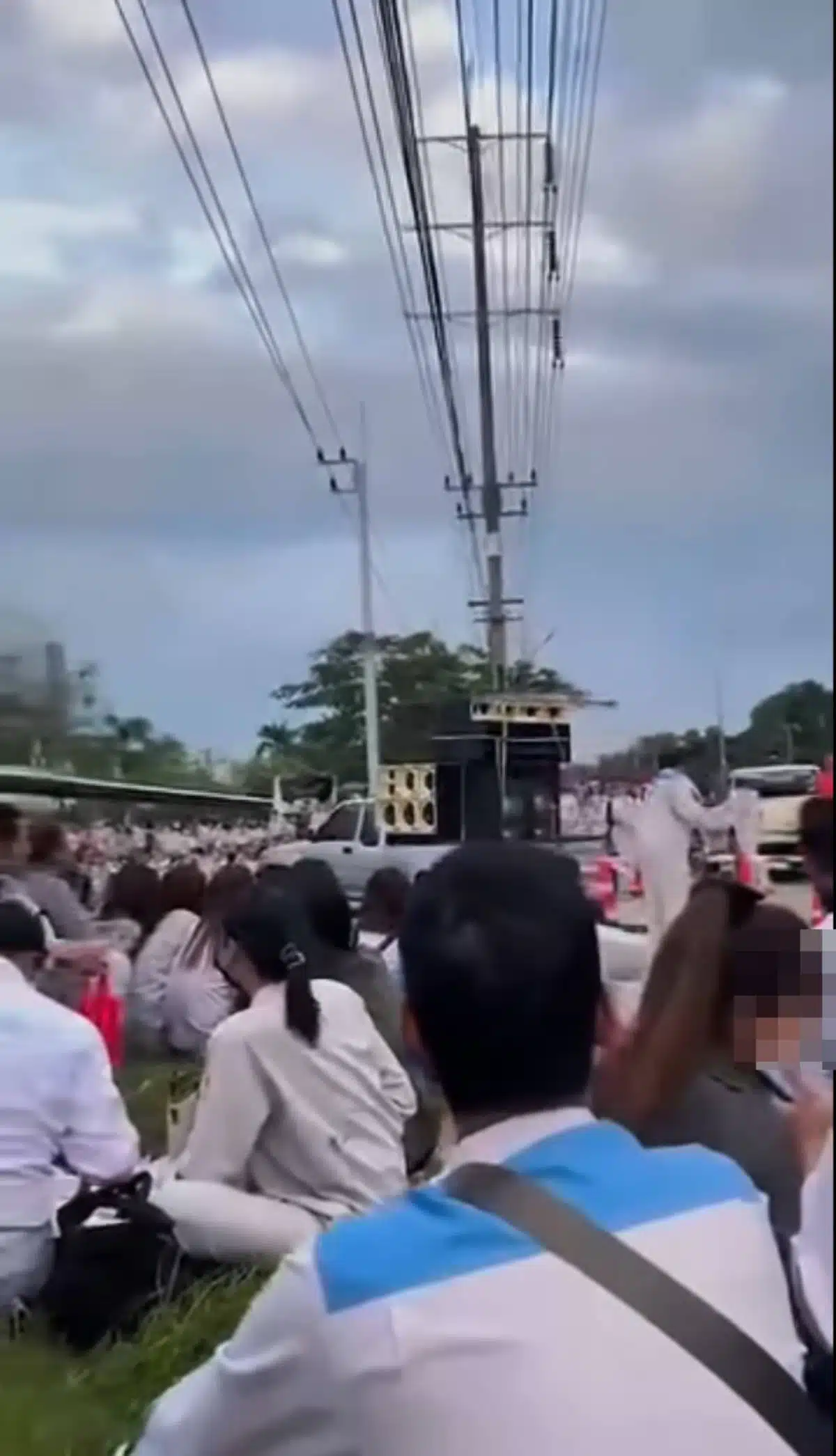 ไดกิ้น รวมตัวประท้วงขอโบนัส 11 เดือน