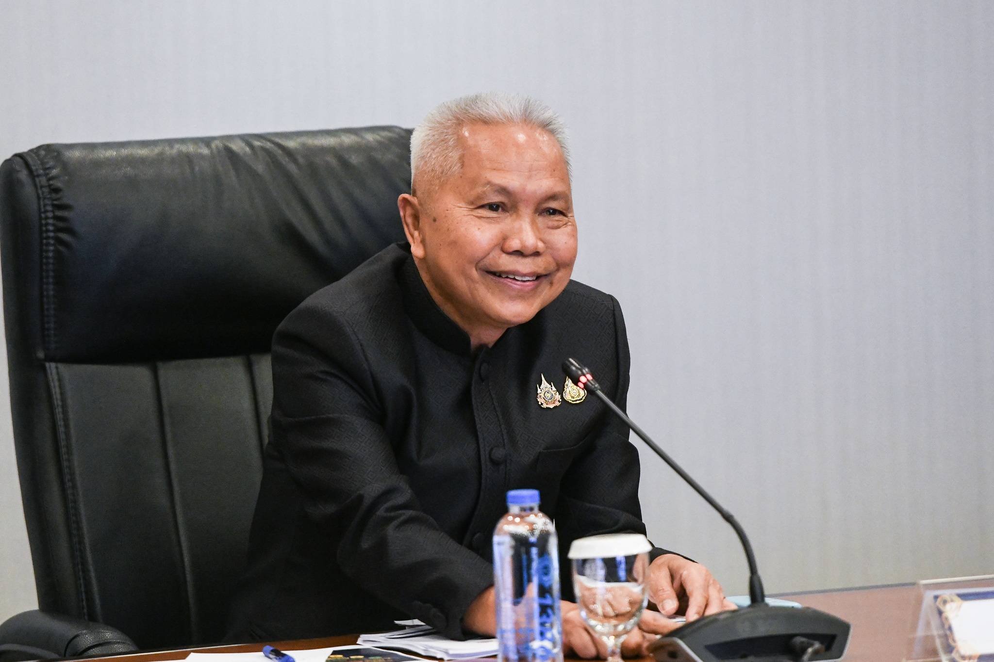 นายโสภณ ซารัมย์ รองนายกรัฐมนตรี