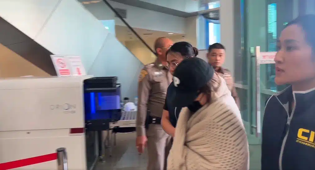 เปิดภาพนาทีตร.คุมตัว นานา ไรบีนา เข้าสอบปากคำ ตามหมายจับ-1