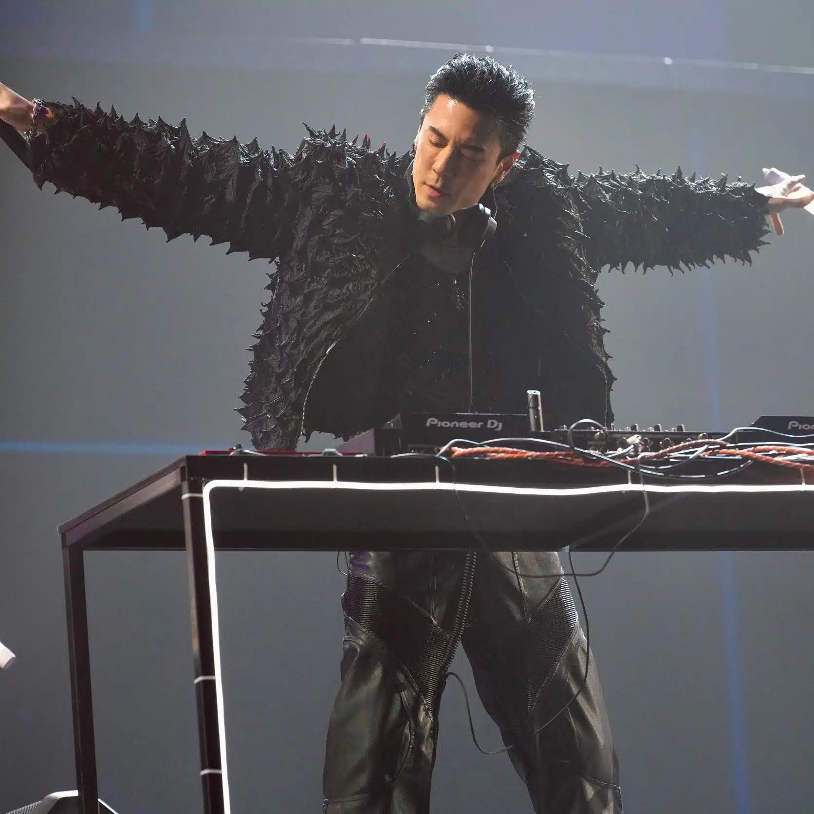 ภาพของโดม ปกรณ์ ลัม ในกิจกรรมต่าง ๆ ที่แสดงถึงความหลากหลายของเขา